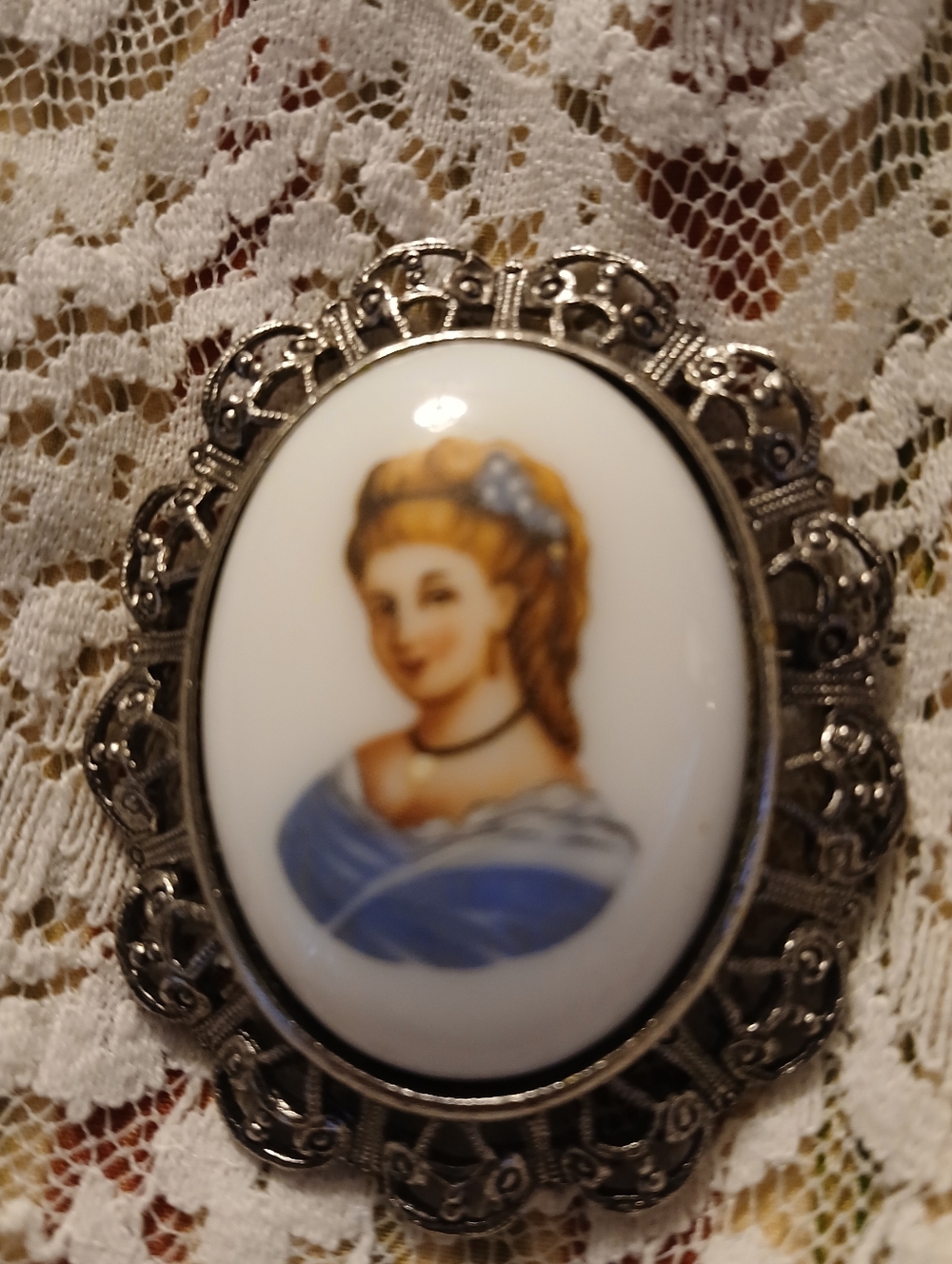 Vintage Porcelain Victorian Lady Cameo Brooch in Blue and White Pretty Edge